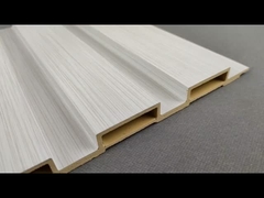 Pannello a parete in WPC con venature del legno per la decorazione di pareti interne / esterne