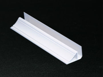 Timbratura calda dell'estrusione della grande cima dell'angolo del PVC del bordo di plastica della schiuma disponibile