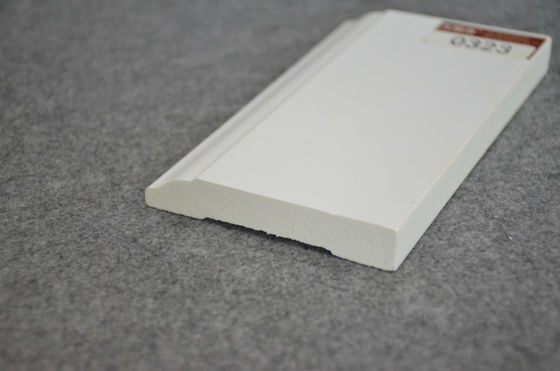 Prezzo buono Vinile bianco di modellatura del Baseboard della disposizione coloniale del PVC che fiancheggia strato 12ft in linea