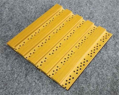 Prezzo buono Pannelli per soffitti compositi fonoassorbenti di WPC per stanza interna in linea