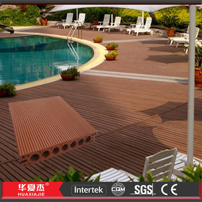 Prezzo buono Spazzolato/ha impresso i Decking di legno composito 140 * 25mm di WPC impermeabili per l'iarda in linea