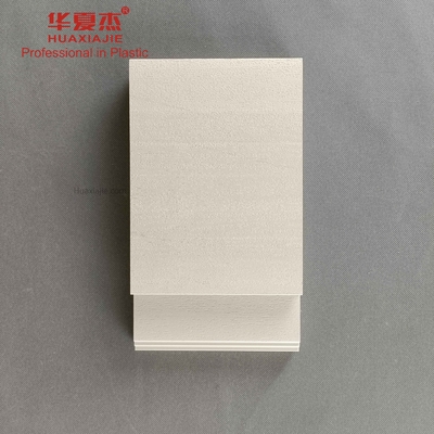 Prezzo buono Modanatura ad alta densità della disposizione del PVC decorativo per la decorazione della parete della Camera in linea