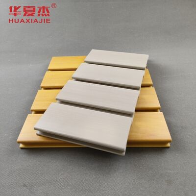 Prezzo buono Peso unitario 1,7 kg Pannelli Slatwall in PVC Installazione facile Dimensioni pannello 1,2 m x 2,4 m Lunghezza personalizzata Pannelli versatili per esposizione a parete in linea
