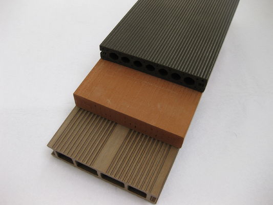 Prezzo buono Decking composito delle scanalature WPC per la pavimentazione di collegamento di plastica in linea