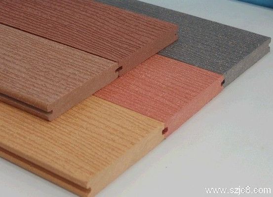 Prezzo buono Pavimentazione composita di plastica di legno colorata di Decking di Wpc per gli spazi all'aperto 140 * 25mm in linea
