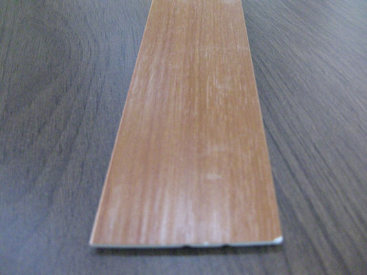 Prezzo buono La plastica espelsa laminata profila la L abitudine del peso leggero di Mouling in linea