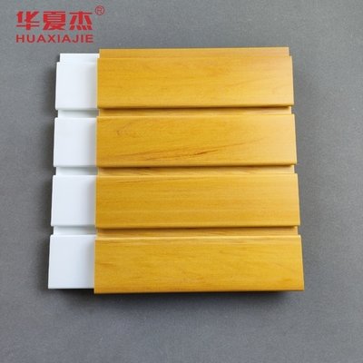 PVC laminato/di legno Slatwall del grano riveste il multi colore di pannelli a prova di fuoco