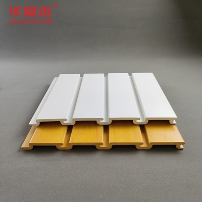 PVC laminato/di legno Slatwall del grano riveste il multi colore di pannelli a prova di fuoco
