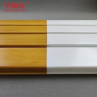 PVC laminato/di legno Slatwall del grano riveste il multi colore di pannelli a prova di fuoco