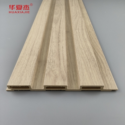 Anti graffi Natura Legno Wpc Pannello da parete Decorazione esterna Pannello Wpc laminato Fluted Board