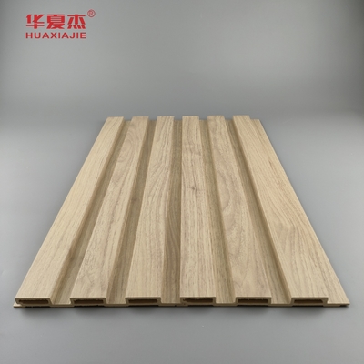 Anti graffi Natura Legno Wpc Pannello da parete Decorazione esterna Pannello Wpc laminato Fluted Board