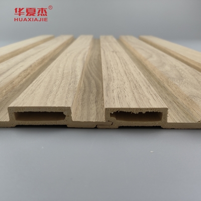 Anti graffi Natura Legno Wpc Pannello da parete Decorazione esterna Pannello Wpc laminato Fluted Board