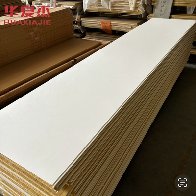Pannello da parete in wpc bianco di alta qualità 600x9mm pannello di wpc stratificato materiale di decorazione impermeabile