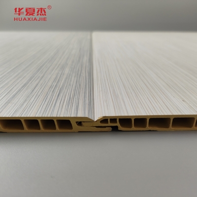 Processo di coestrusione pannello murario composito legno-plastico facile da installare e a bassa manutenzione