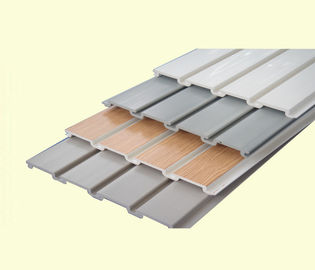 Prezzo buono Pannello di parete competitivo del garage del vinile del PVC di prezzi di WPC Slatwall per stoccaggio in linea