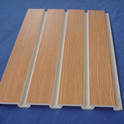 PVC decorativo del pannello di Slatwall del grano di legno naturale con i ganci del metallo