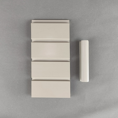 Prezzo buono Plastica falsa composita liscia dell'espositore di Slatwall per la parete dell'esposizione in linea