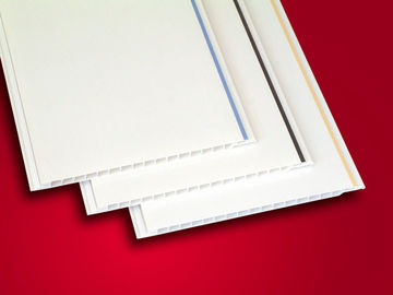 Prezzo buono I pannelli per soffitti lucidati bianchi del PVC con la linea decorativa, soffitto del PVC della sala si imbarca sulla decorazione in linea