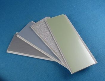 Prezzo buono Pannelli di parete durevoli del bagno UPVC per il rivestimento murale interno, colore verde bianco blu grigio in linea