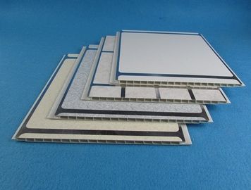 Prezzo buono il rivestimento di plastica della parete di 250Mm * di 8mm * di 5.9m DIY, soffitto del PVC di colore imbarca per il bagno in linea
