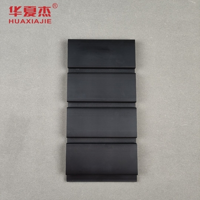 Prezzo buono Il PVC di superficie regolare nero Slatwall riveste 300mm x 17mm di pannelli in linea