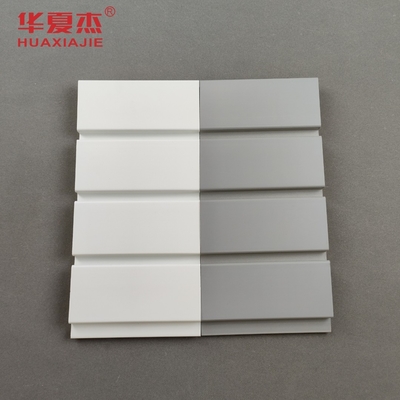 Prezzo buono Il PVC Slatwall della resistenza al fuoco riveste la resistenza di pannelli di Matte Texture With Excellent Chemical in linea