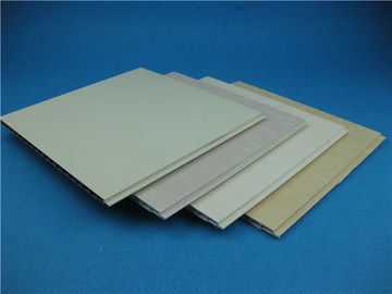 Prezzo buono Colori i pannelli per soffitti bianchi del PVC di Matt mattonelle del soffitto del PVC ricoperte film di 8MM x di 250MM in linea