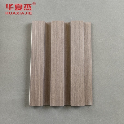 qualità Pannello a parete in WPC con venature del legno per la decorazione di pareti interne / esterne Fabbrica