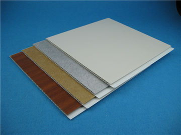 Prezzo buono Pannelli di parete acustici interni del PVC che laminano e superficie lucida in linea