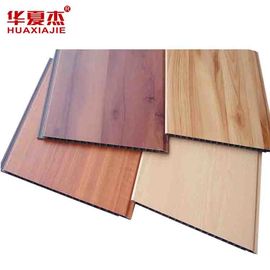 Prezzo buono Il soffitto del PVC profila il modello di legno delle mattonelle dei pannelli di parete di UPVC per il soffitto della cucina in linea