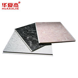 Prezzo buono Moitureproof che marmorizza i pannelli per soffitti del PVC per la decorazione domestica del tetto in linea