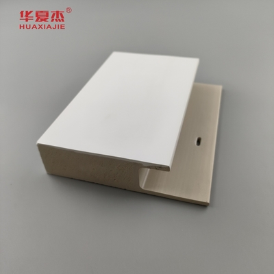 Prezzo buono Durabile Casing piatto a cappa bianca J Canale Bianco superficie liscia Wpc Cornice di porta Decorazione interna in linea