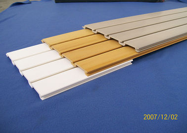Prezzo buono Pannelli del PVC Slatwall della prova dell'acqua per il sistema Panelings della parete del seminterrato del garage in linea