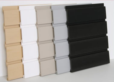 Prezzo buono 17g / Pannelli lavabili del PVC Slatwall di cm, esposizione del bordo della stecca del PVC per il garage in linea