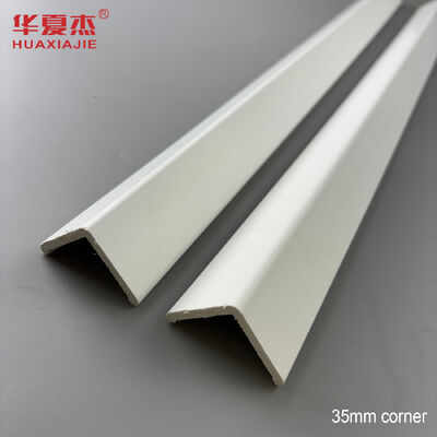 Qualità Modanatura in PVC angolare in PVC bianco da 35 mm impermeabile e resistente per la decorazione di interni Fabbrica
