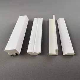 Prezzo buono Il modanatura decorativo/PVC della disposizione della struttura di porta del solido WPC ha espulso profili impermeabili in linea