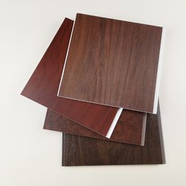 Pannelli di parete di legno scuri del PVC di colore, rivestimento della parete del PVC per l'hotel o casa