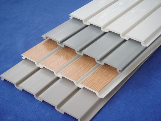 Qualità Pannelli di PVC a parete di vetro impermeabile a superficie liscia con facile installazione per vetrine e vetrine al dettaglio Fabbrica