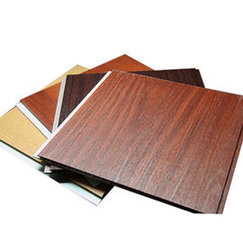 Prezzo buono Modello fai da te Piastrelle di plastica sospese di soffitto pannelli in pvc decorazione interna in linea