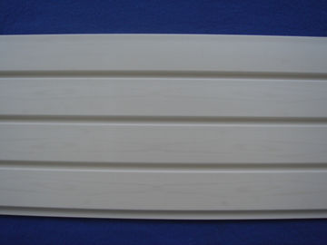 Prezzo buono Pannelli a stecche bianchi del pannello del PVC Slatwall della plastica/di parete per stoccaggio del seminterrato in linea