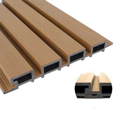 Prezzo buono La plastica del rivestimento della parete di WPC per il Co all'aperto ha espulso resistente uv in linea