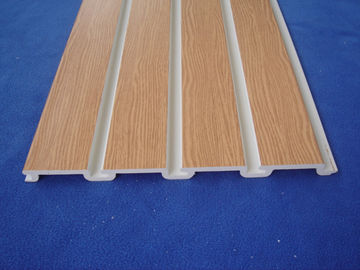 Prezzo buono Immagazzini i pannelli di parete di plastica della venatura del legno dei pannelli di parete del garage del dispositivo/PVC, 4