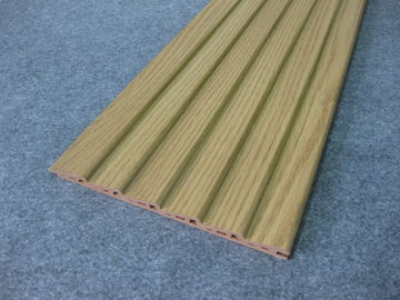 Prezzo buono La porta di plastica UV-protettiva Extruion del PVC profila la plancia della parete di WPC ambientale in linea