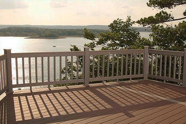 Prezzo buono Rivestimento per pavimenti di Decking antiscorrimento del composto WPC per il pavimento all'aperto del giardino in linea