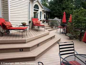 Prezzo buono Decking composito di plastica di legno di esterno delle piattaforme della schiuma di anticorrosivo in linea